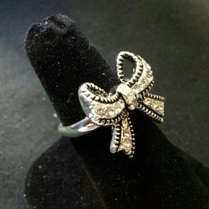 Avon Embellished Bow Ring